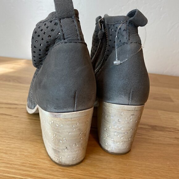 Dolce Vita Kenyon Smoke Grey Perforated Nubuck Bootie Size 9/9.5 - Picture 7 of 11